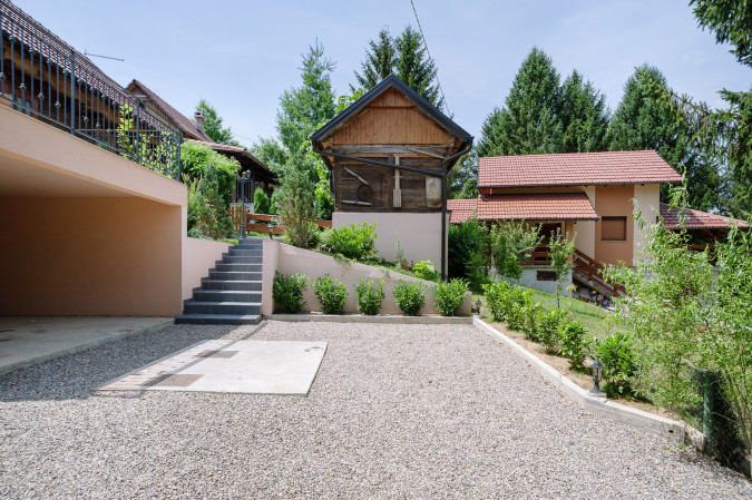 An idyllic exterior, Traditional Houses Korana River KARLOVAC
